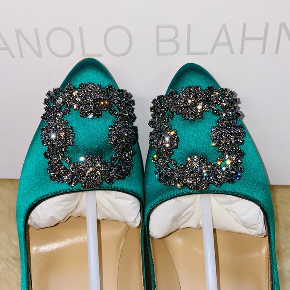 New with box authentic Manolo Blahnik hangisi heels - Picture 6 of 16